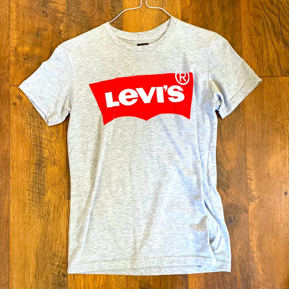 Levi T shirt
